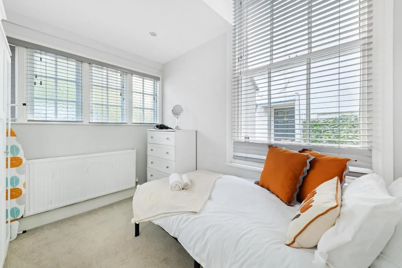 Spacious 2 Bedroom Apartment In Park Estate Nottingham